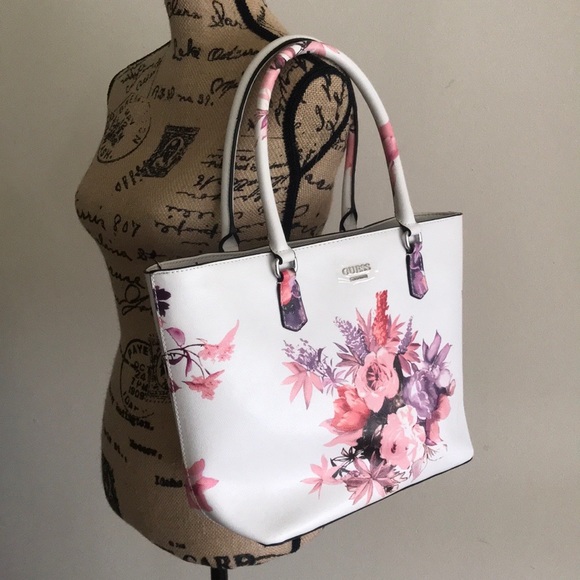 Guess Handbags - NWOT Guess Floral Tote 🌸